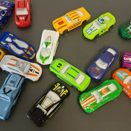 Kruzzel Metalen Speelgoedauto's - 16-delige Set - Schaal 1:64