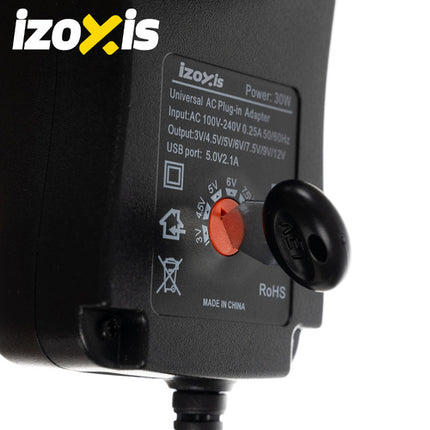Izoxis Universele Adapter - 30W - 3-12V Regelbaar - 6 Opzetstukken - USB